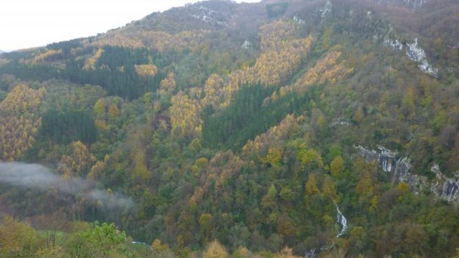 Cascadas en la Otoñada.: foto en Alkiza