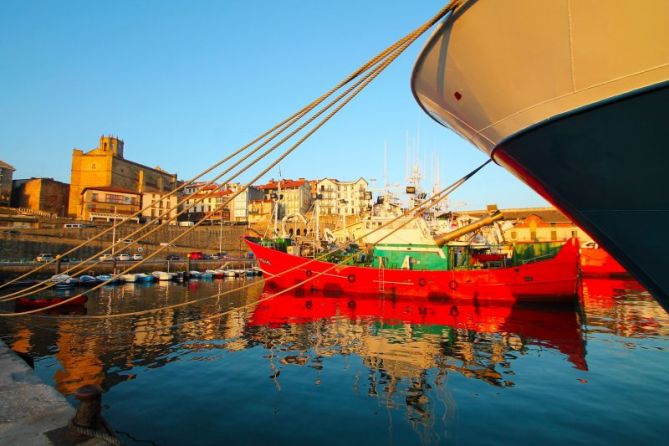 Colores de puerto: foto en Getaria