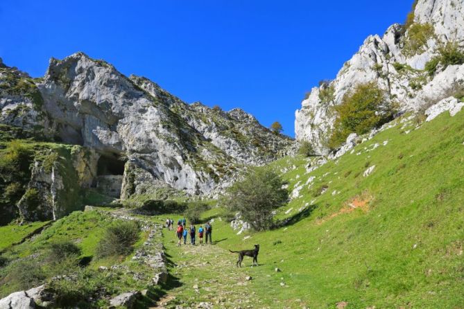 la CUEVA con mayúsculas: foto en Zegama