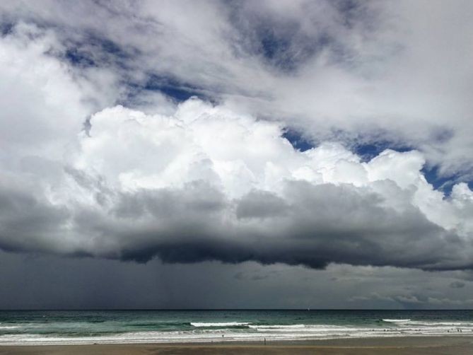 Cumulonimbus amenazador: foto en Zarautz