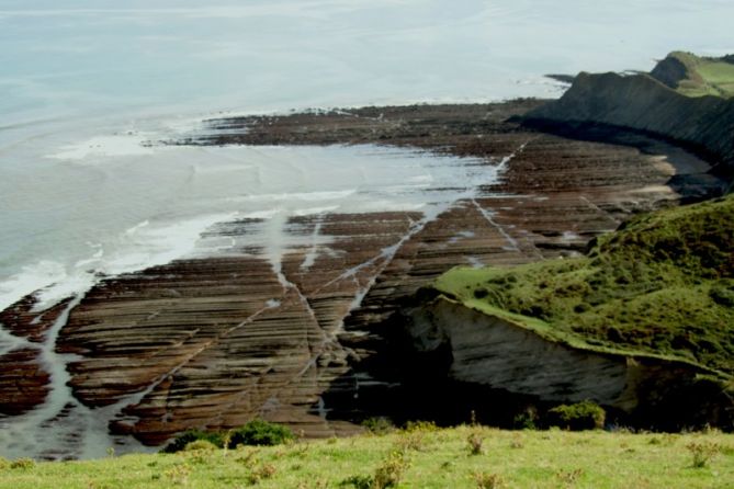 Curvas en la costa: foto en Zumaia