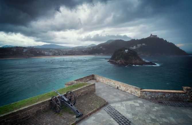 La dama que aguarda la tormenta: foto en Donostia-San Sebastián