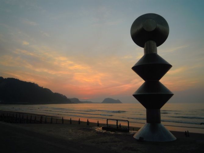 LA DAMA DE ZARAUTZ: foto en Zarautz