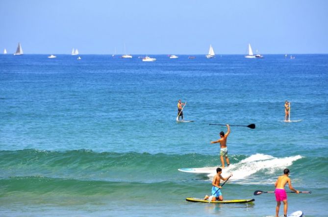 Disfrutando con las olas : foto en Zarautz