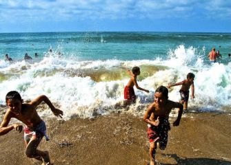 Disfrutando con las olas 