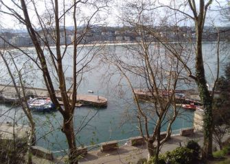 Divisando la bahía desde Urgul