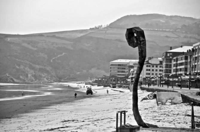 Elurra Zarautzko hondartzan : foto en Zarautz