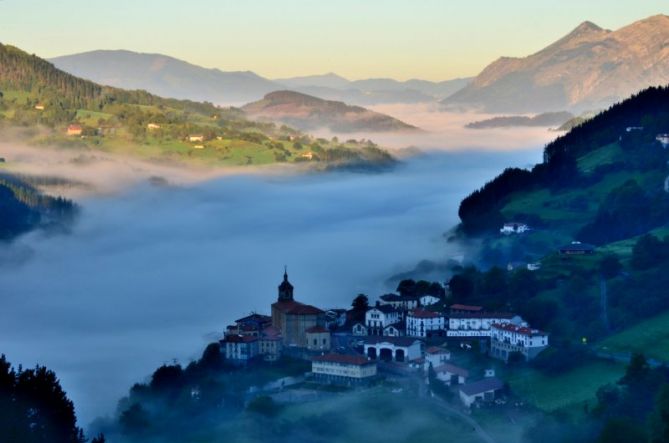 Errezilgo behe lainoak.: foto en Errezil