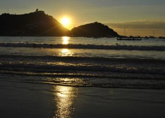 Eskutaketara jolasean