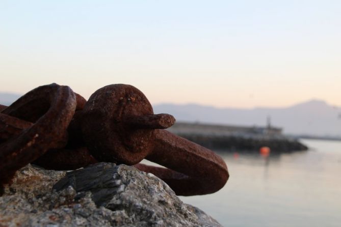 Eslabón en el puerto, Hondarribia: foto en Hondarribia