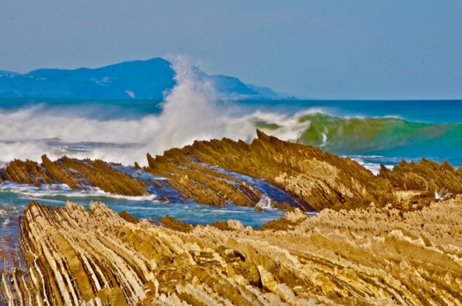 flash de Zumaia con bonita ola : foto en Zumaia