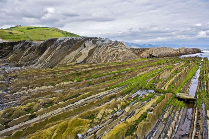 Flysch de la costa vasca: foto en Zumaia