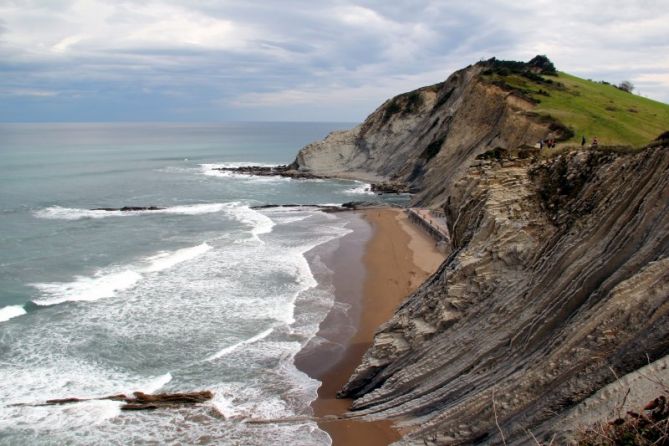 EL FLYSCH DE ZUMAIA: foto en Zumaia