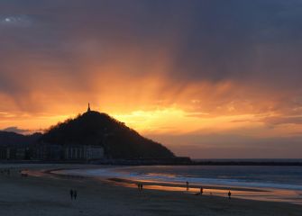 Fuego en el monte Urgull