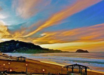 Fuego en la playa de Zarautz 