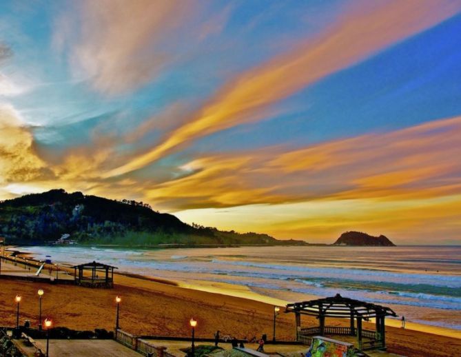 Fuego en la playa de Zarautz : foto en Zarautz