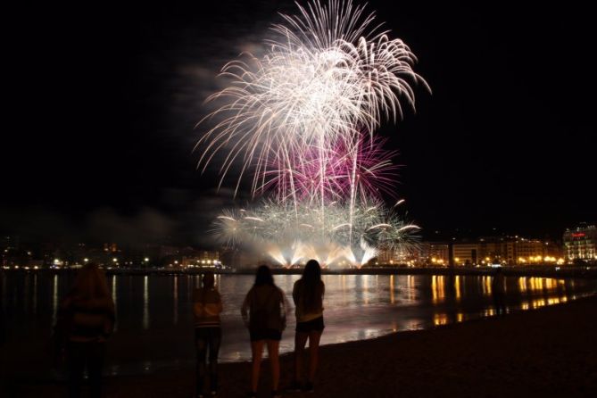 Fuegos artificiales en la Concha: foto en Donostia-San Sebastián