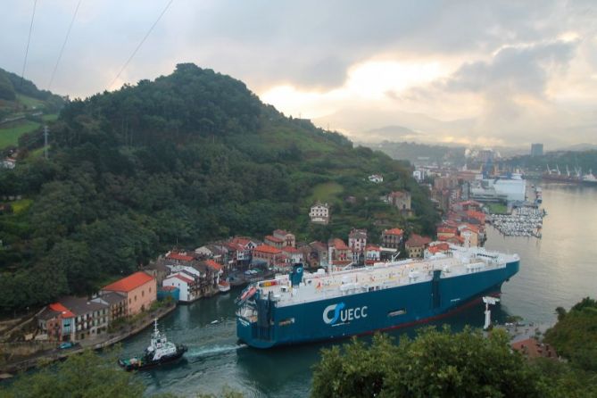 gigantes del mar: foto en Pasaia