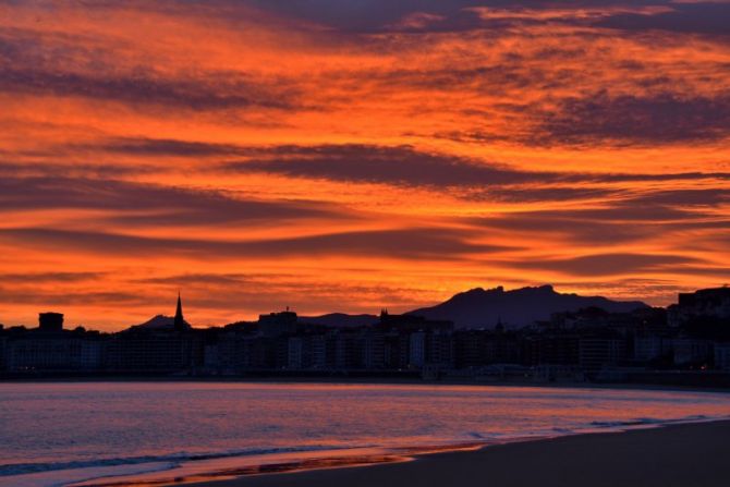 Goiz gorri...Donostian.: foto en Donostia-San Sebastián