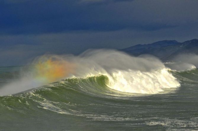 Grandes olas con viento sur : foto en Zarautz