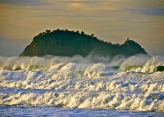 Grandes olas en Zarautz 