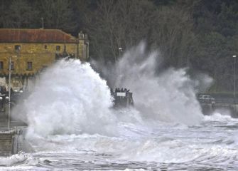 Grandes olas en Zarautz 