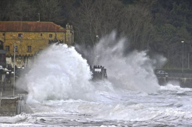 Grandes olas en Zarautz : foto en Zarautz