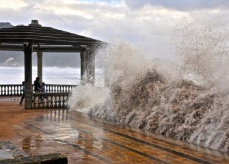 Grandes olas en Zarautz 