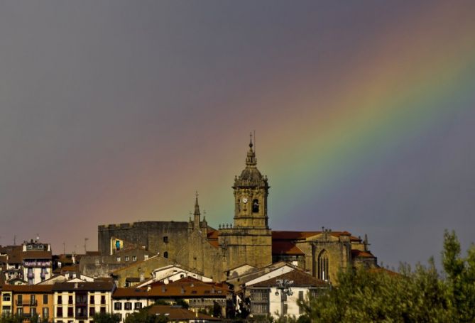 Hondarribia arde en colores: foto en Hondarribia