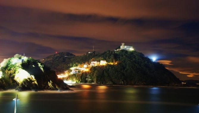 igeldo de noche: foto en Donostia-San Sebastián