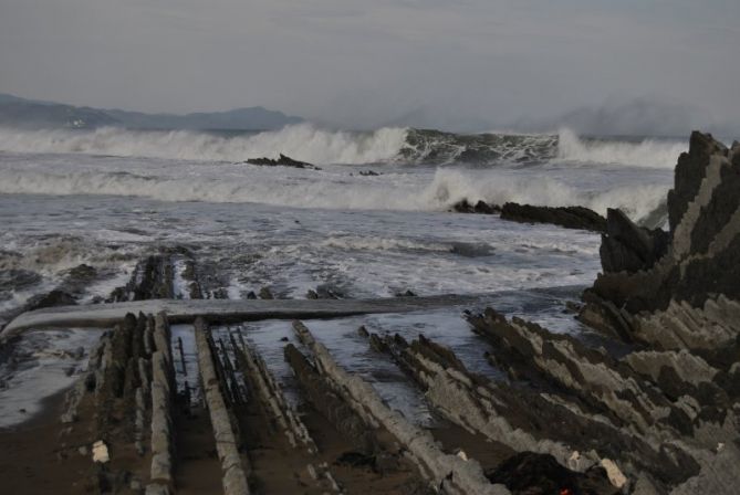 Indarra erakusten: foto en Zumaia