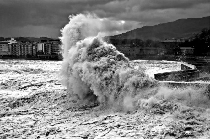 ITSASOAREN INDARRA : foto en Zarautz