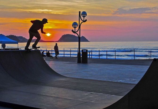 Jolasten ilunabarrian : foto en Zarautz