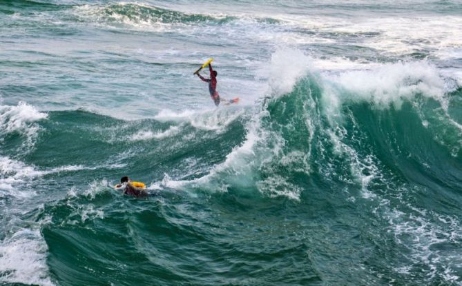 Jugando con las olas : foto en Zarautz