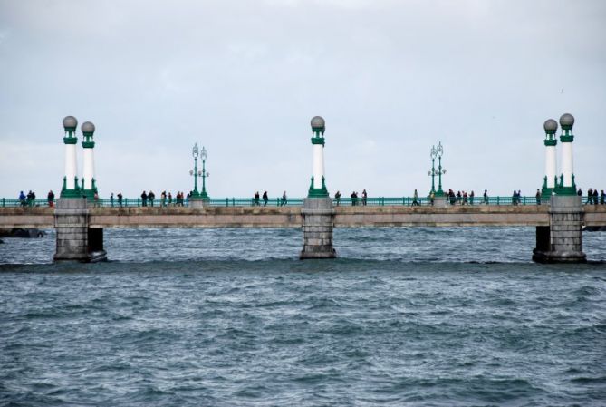 De lado a lado: foto en Donostia-San Sebastián