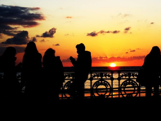 Las testigos y el ausente: foto en Donostia-San Sebastián