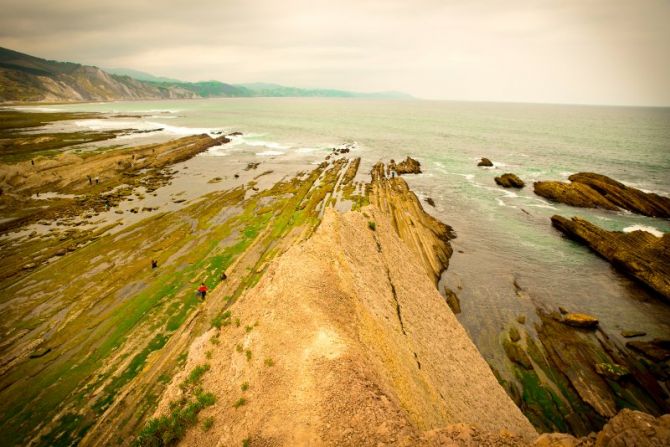 EL LIBRO DE LAS ROCAS: foto en Zumaia