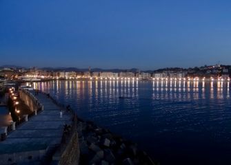 Luces en la Bahía y el Muelle.