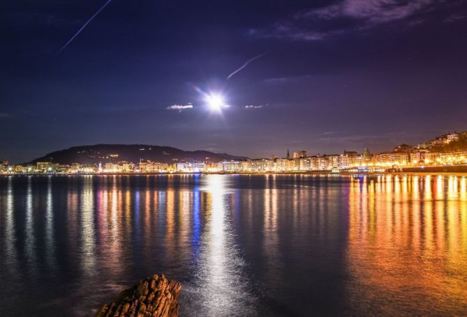 Luna brillante: foto en Donostia-San Sebastián