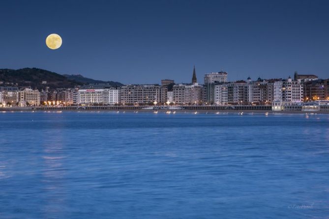 Luz de luna: foto en Donostia-San Sebastián