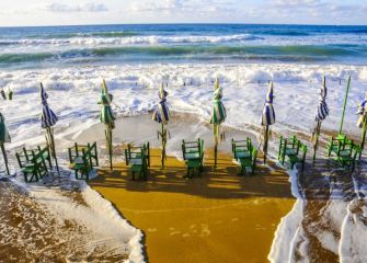 Marea alta en la playa de Zarautz 