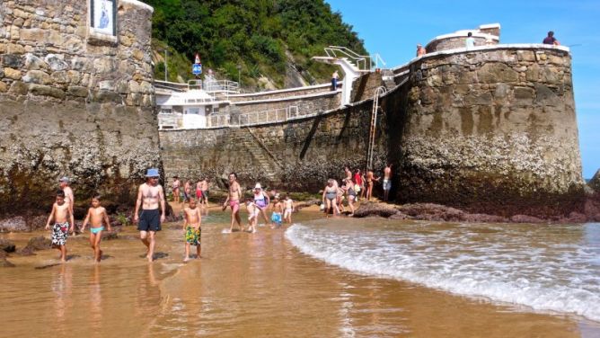 La marea mas baja del siglo : foto en Zarautz