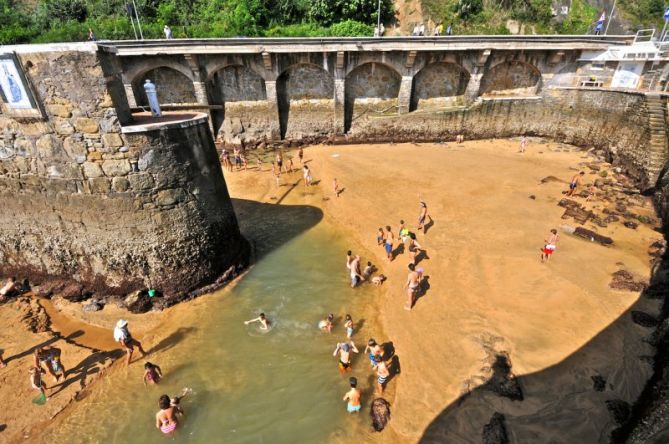 La marea mas baja del siglo : foto en Zarautz