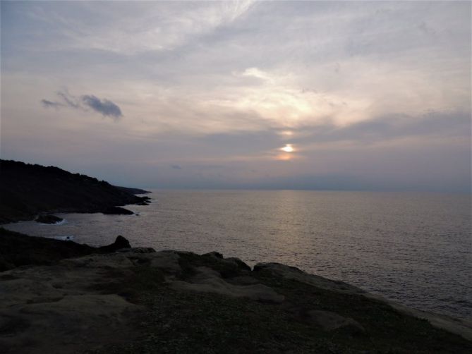 Mirada de esperanza al horizonte. : foto en Hondarribia