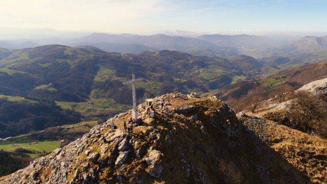 Monte Ernio desde un dron: foto en Errezil