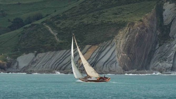 El Mougli 1927 navegando fresco: foto en Zumaia