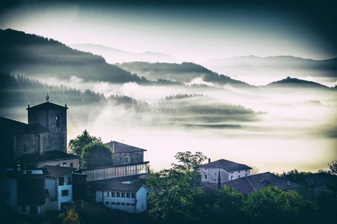 Nieblas y luz: foto en Ezkio-Itsaso