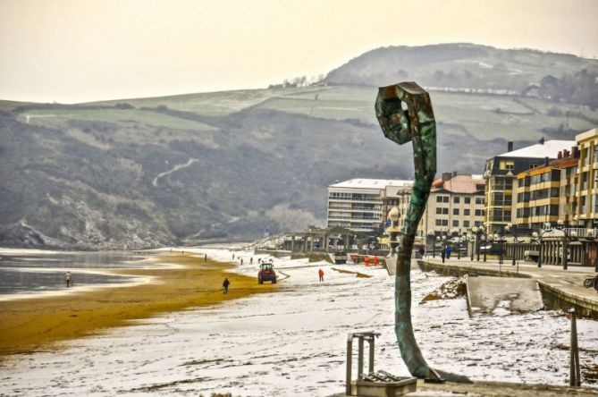 Nieve en la playa : foto en Zarautz