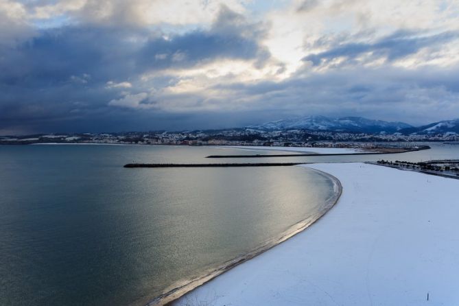 Nieve en Txingudi: foto en Hondarribia