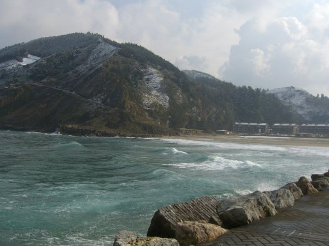 Nube, nieve, mar: foto en Orio